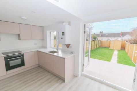 Kitchen/Diner through to Garden