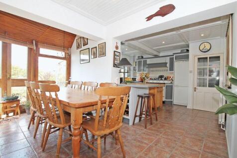 Kitchen &amp; Dining Area