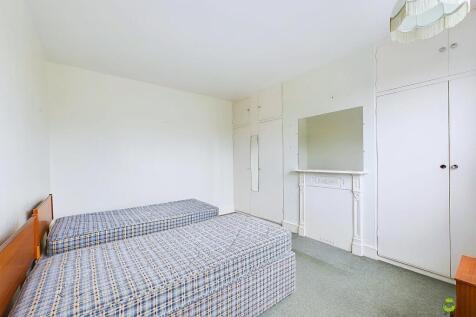 CAM03418G0-PR0152-STILL016