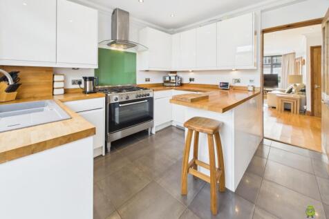 Presented by Clinton at EweMove Bexleyheath and Da