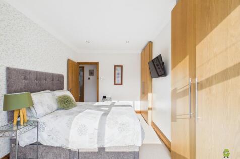 Presented by Clinton at EweMove Bexleyheath and Da