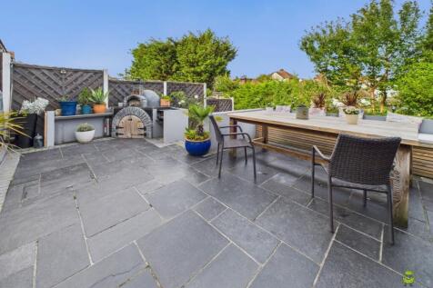 Presented by Clinton at EweMove Bexleyheath and Da