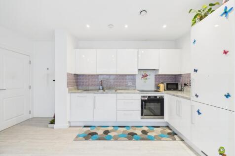  Presented by Clinton at EweMove Bexleyheath and D