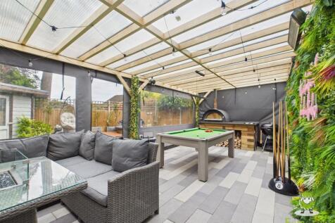 EweMove Estate Agents Basingstoke 7 Basingfield Cl