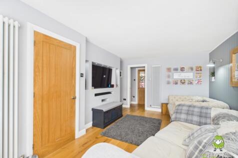 EweMove Estate Agents Basingstoke 7 Basingfield Cl