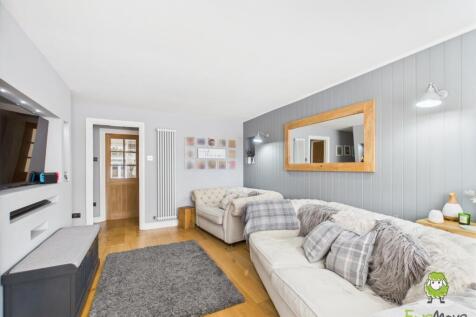 EweMove Estate Agents Basingstoke 7 Basingfield Cl