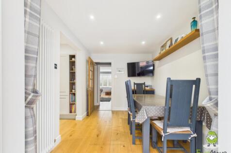 EweMove Estate Agents Basingstoke 7 Basingfield Cl