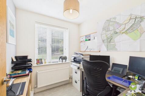 EweMove Estate Agents Basingstoke 7 Basingfield Cl