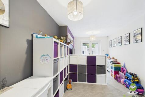EweMove Estate Agents Basingstoke 7 Basingfield Cl