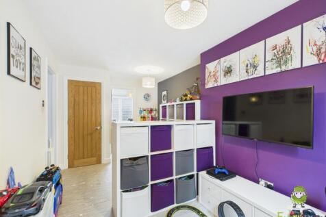 EweMove Estate Agents Basingstoke 7 Basingfield Cl