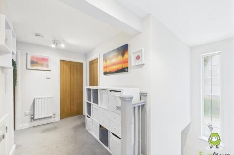 EweMove Estate Agents Basingstoke 7 Basingfield Cl