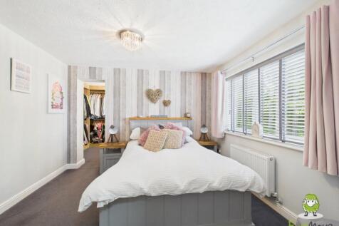 EweMove Estate Agents Basingstoke 7 Basingfield Cl