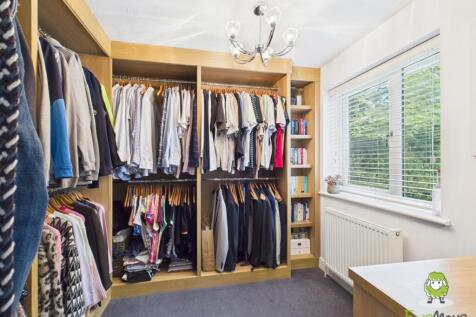 EweMove Estate Agents Basingstoke 7 Basingfield Cl