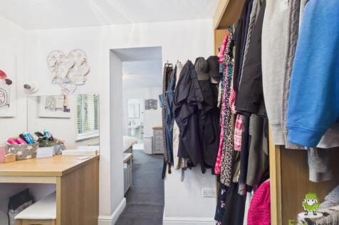 EweMove Estate Agents Basingstoke 7 Basingfield Cl