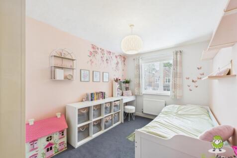 EweMove Estate Agents Basingstoke 7 Basingfield Cl
