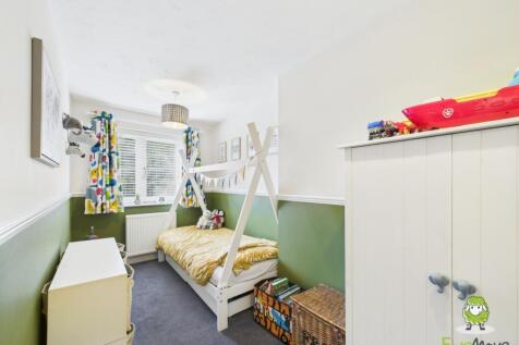 EweMove Estate Agents Basingstoke 7 Basingfield Cl