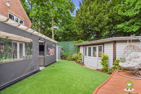 EweMove Estate Agents Basingstoke 7 Basingfield Cl