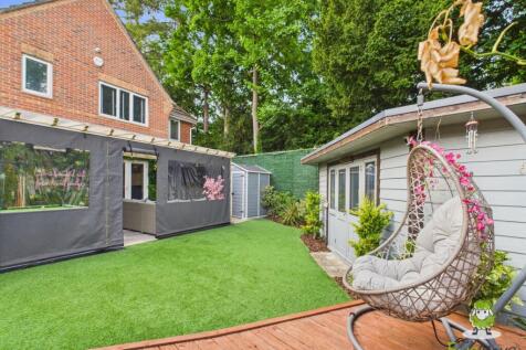 EweMove Estate Agents Basingstoke 7 Basingfield Cl
