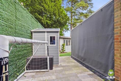 EweMove Estate Agents Basingstoke 7 Basingfield Cl