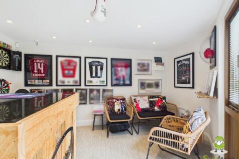 EweMove Estate Agents Basingstoke 7 Basingfield Cl