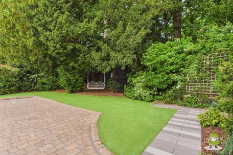 EweMove Estate Agents Basingstoke 7 Basingfield Cl
