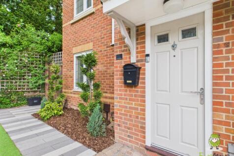 EweMove Estate Agents Basingstoke 7 Basingfield Cl