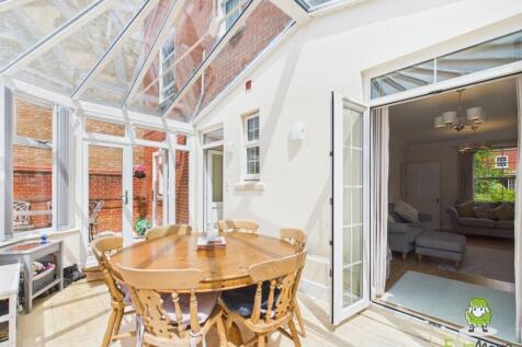 EweMove Basingstoke Estate Agents 17 Gaiger Avenue