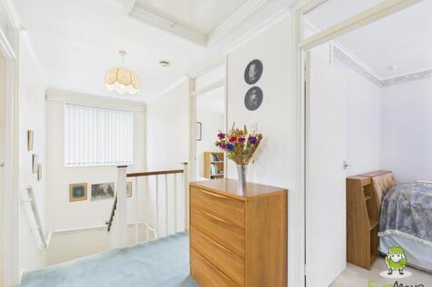 EweMove Estate Agents Basingstoke - Coniston Road 