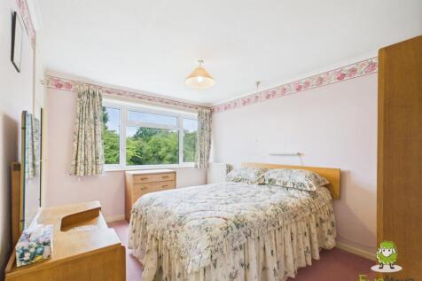 EweMove Estate Agents Basingstoke - Coniston Road 