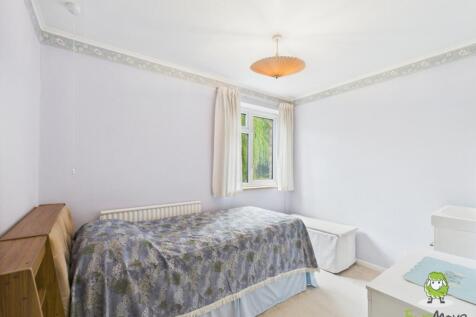 EweMove Estate Agents Basingstoke - Coniston Road 