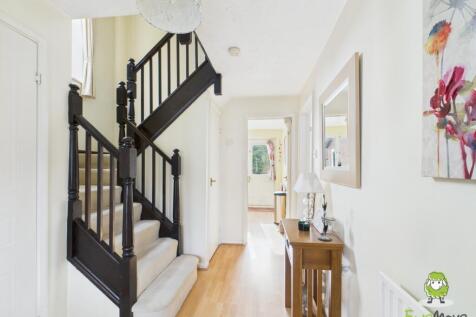 EweMove Basingstoke Olivers Close 