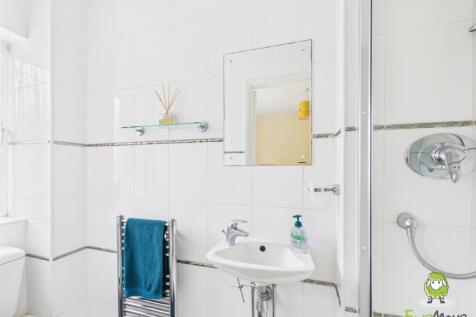 EweMove Basingstoke Olivers Close 