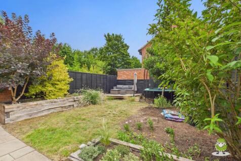 EweMove Estate Agents Basingstoke - 2 Cowslip Bank