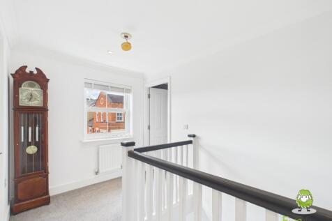 EweMove Estate Agents Basingstoke - Rockbourne Roa