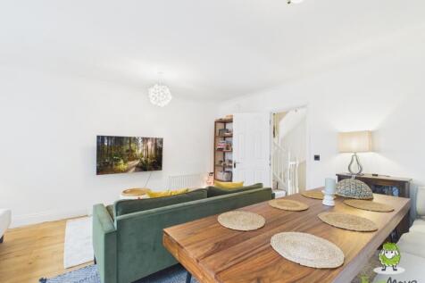 EweMove Estate Agents Basingstoke - Gaiger Avenue 