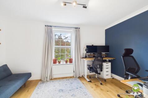 EweMove Estate Agents Basingstoke - Gaiger Avenue 