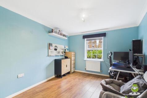 EweMove Estate Agents Basingstoke - Compton Way