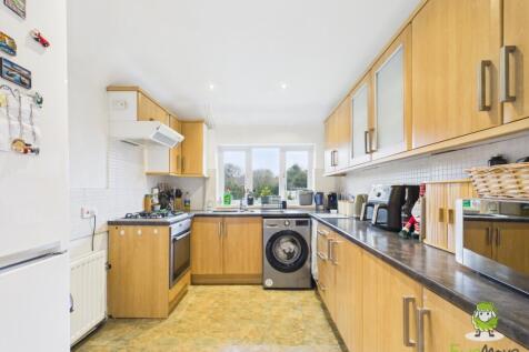 EweMove Basingstoke Upton Crescent Kitchen