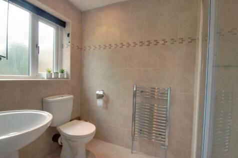 1 Master Bed ensuite