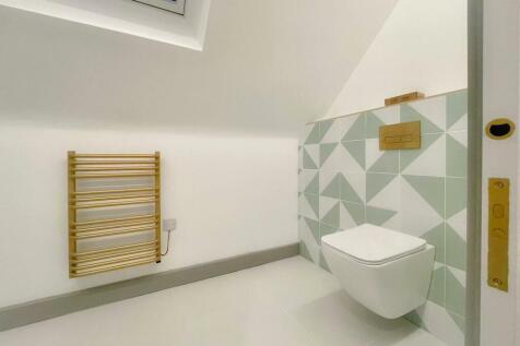 Bathroom (ii).jpg