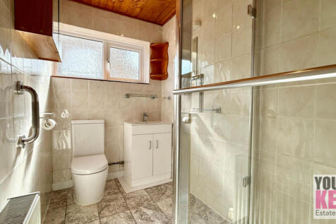 Canterbury estate agents - Your Key Move. Free pro