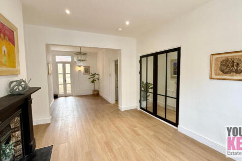 Folkestone Estate Agents, Your Key Move - Victoria