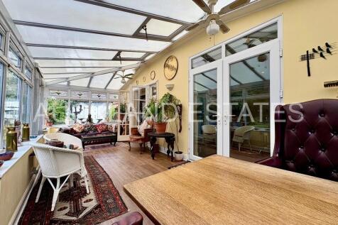 IMG_7933-17579431...