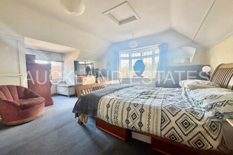 IMG_7672-17579430...