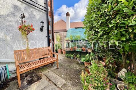 IMG_7946-17579432...