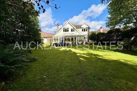 IMG_7952-17579432...