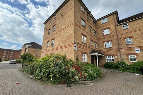 Large 2 Bedroom Ground Floor Flat