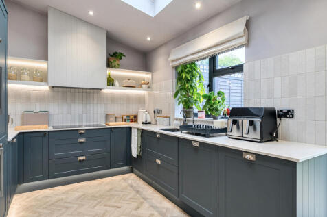 1298010-16-683830...