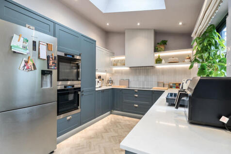 1298010-18-683831...