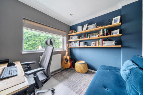 1298010-22-683831...